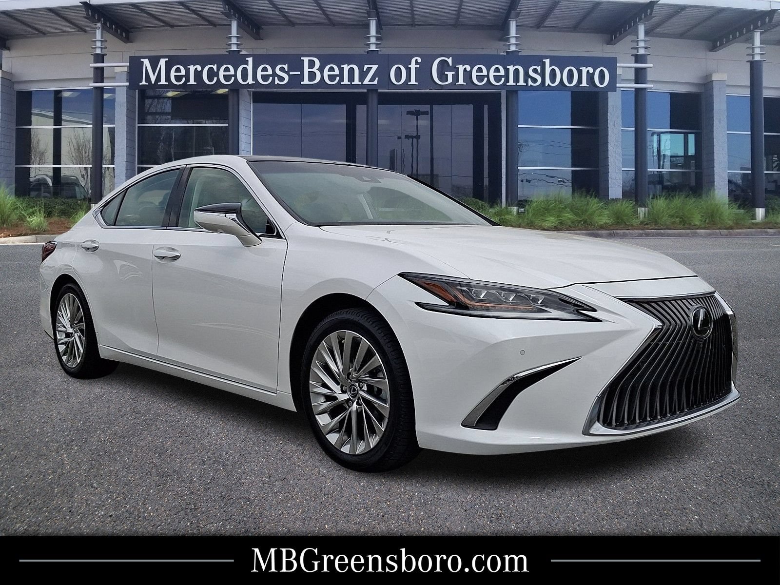 Used 2021 Lexus ES 350 Ultra Luxury w/ Accessory Package 2 FWD image 1