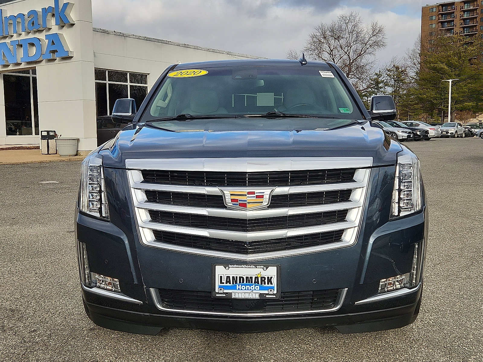 Used 2020 Cadillac Escalade Premium Luxury image 2