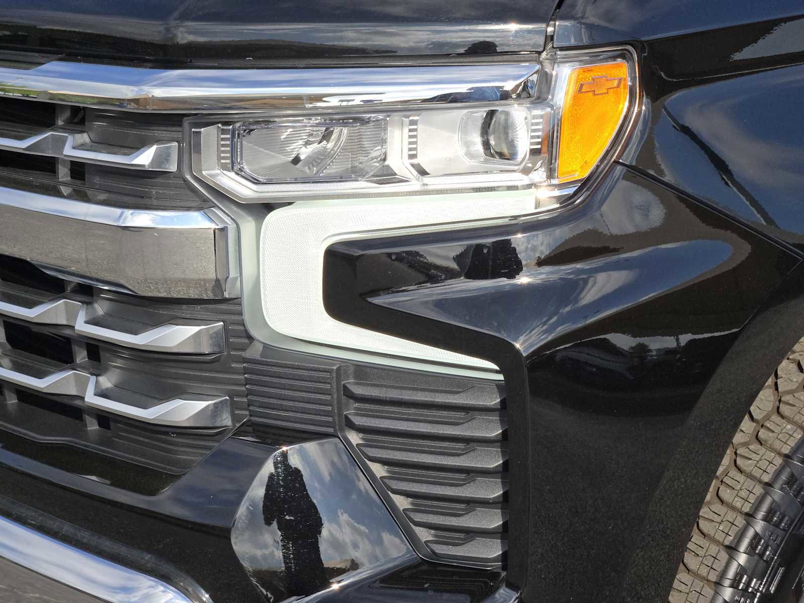 Certified 2024 Chevrolet Silverado 1500 LTZ AWD/4WD image 9