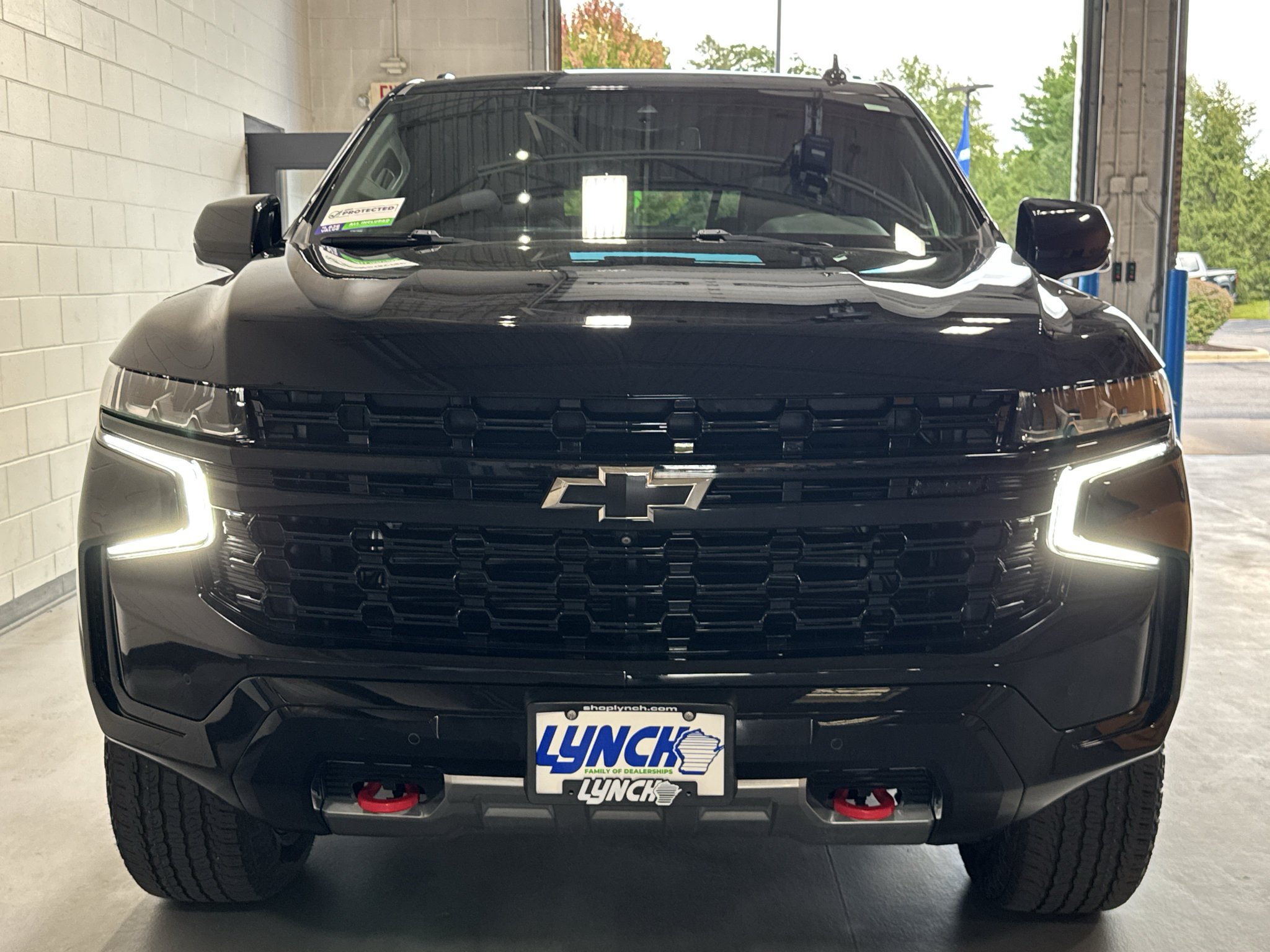 Used 2023 Chevrolet Suburban Z71 w/ Luxury Package AWD/4WD image 8
