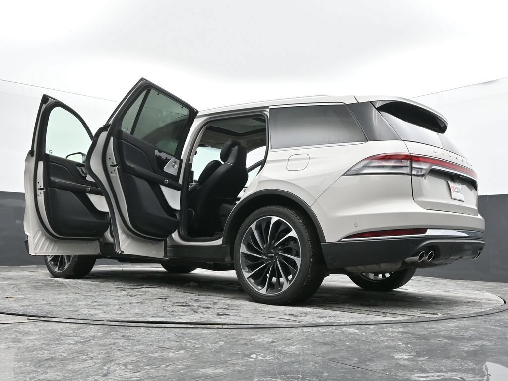Used 2024 Lincoln Aviator Reserve w/ Equipment Group 201A AWD/4WD image 73