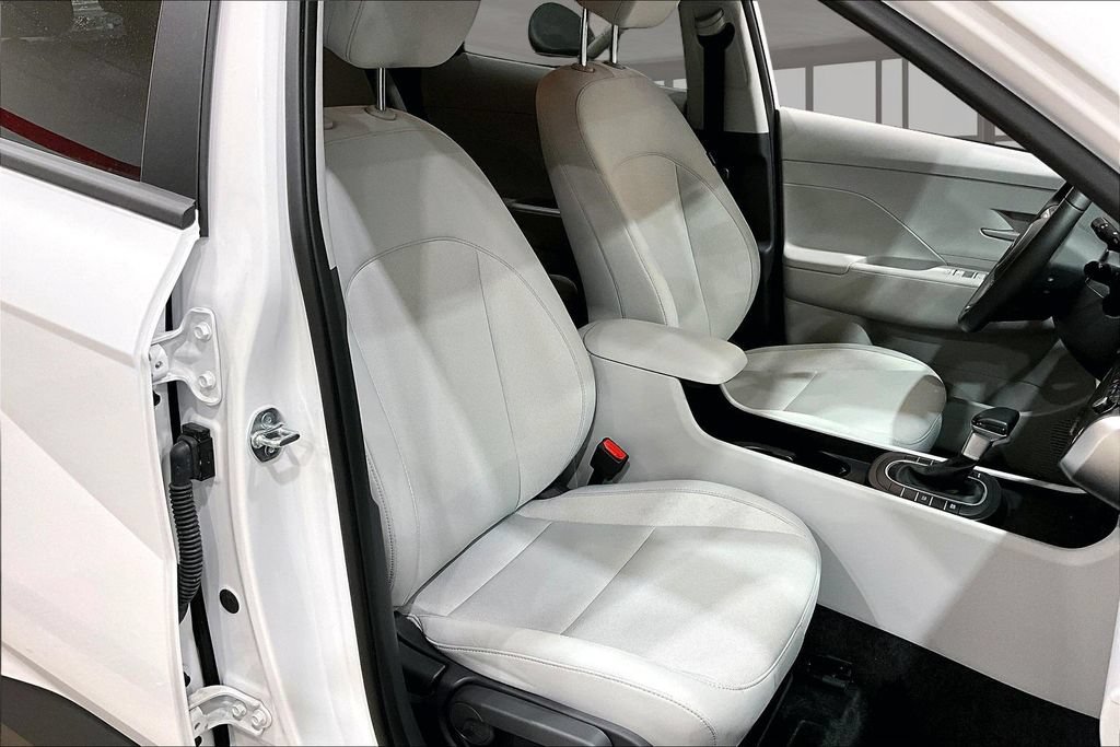 Used 2025 Hyundai Kona SEL AWD/4WD image 6