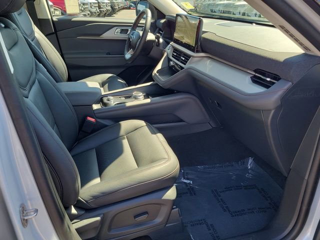 Used 2025 Ford Explorer Active RWD image 16