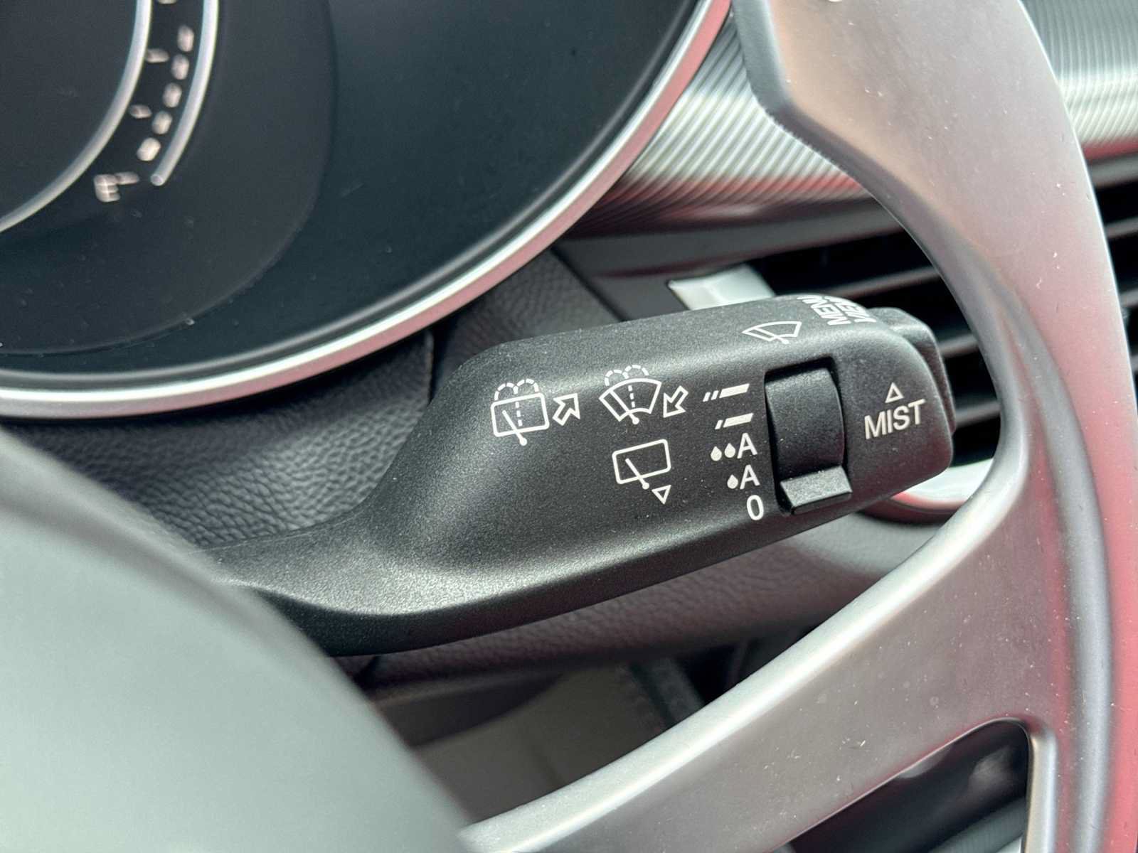 Used 2023 Alfa Romeo Stelvio Veloce AWD/4WD image 26