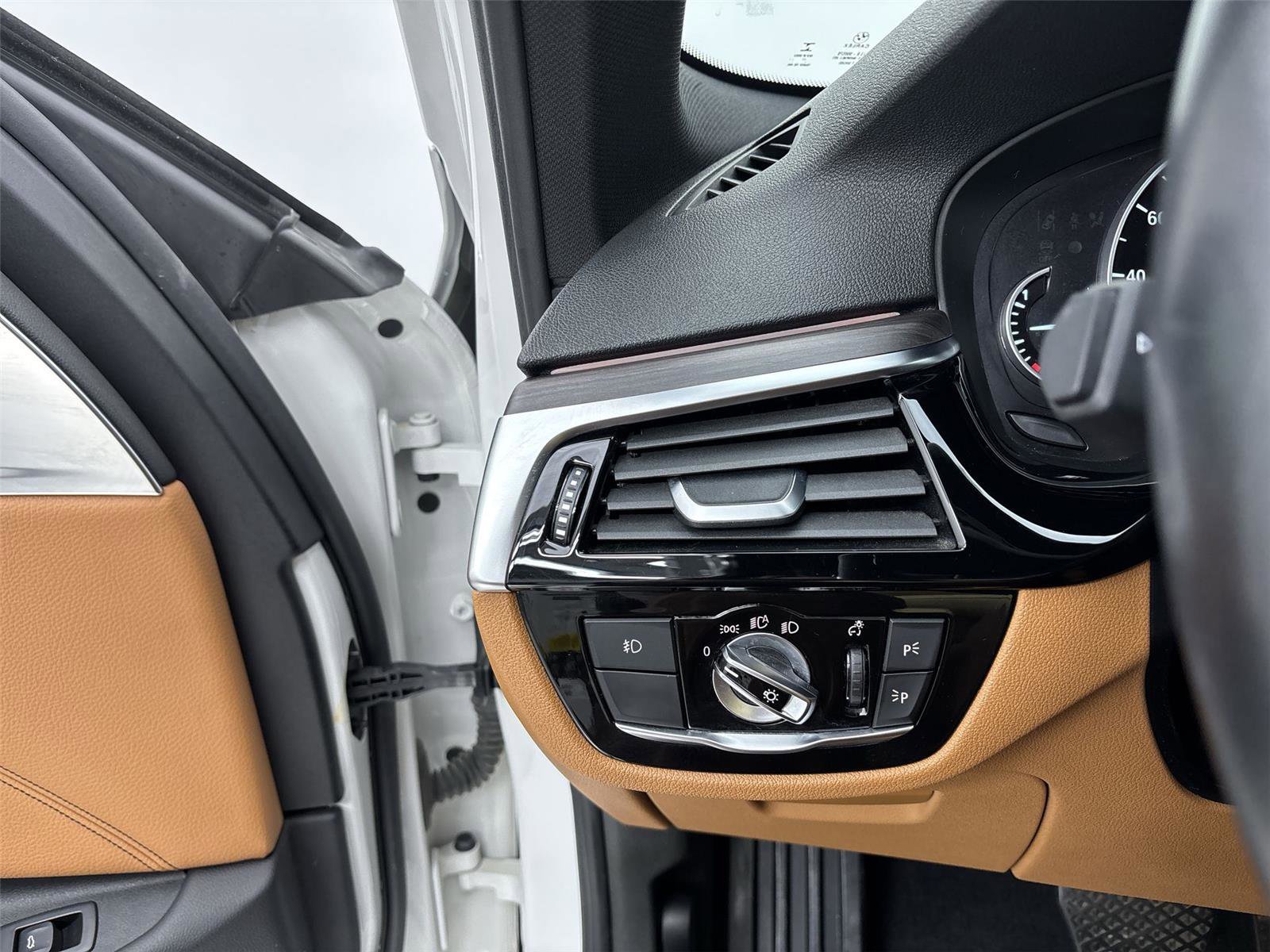 Used 2018 BMW 530i xDrive image 31