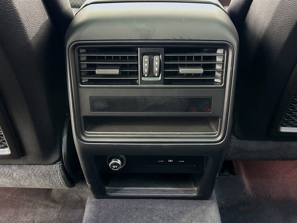 Used 2024 Porsche Cayenne w/ Premium Package image 32