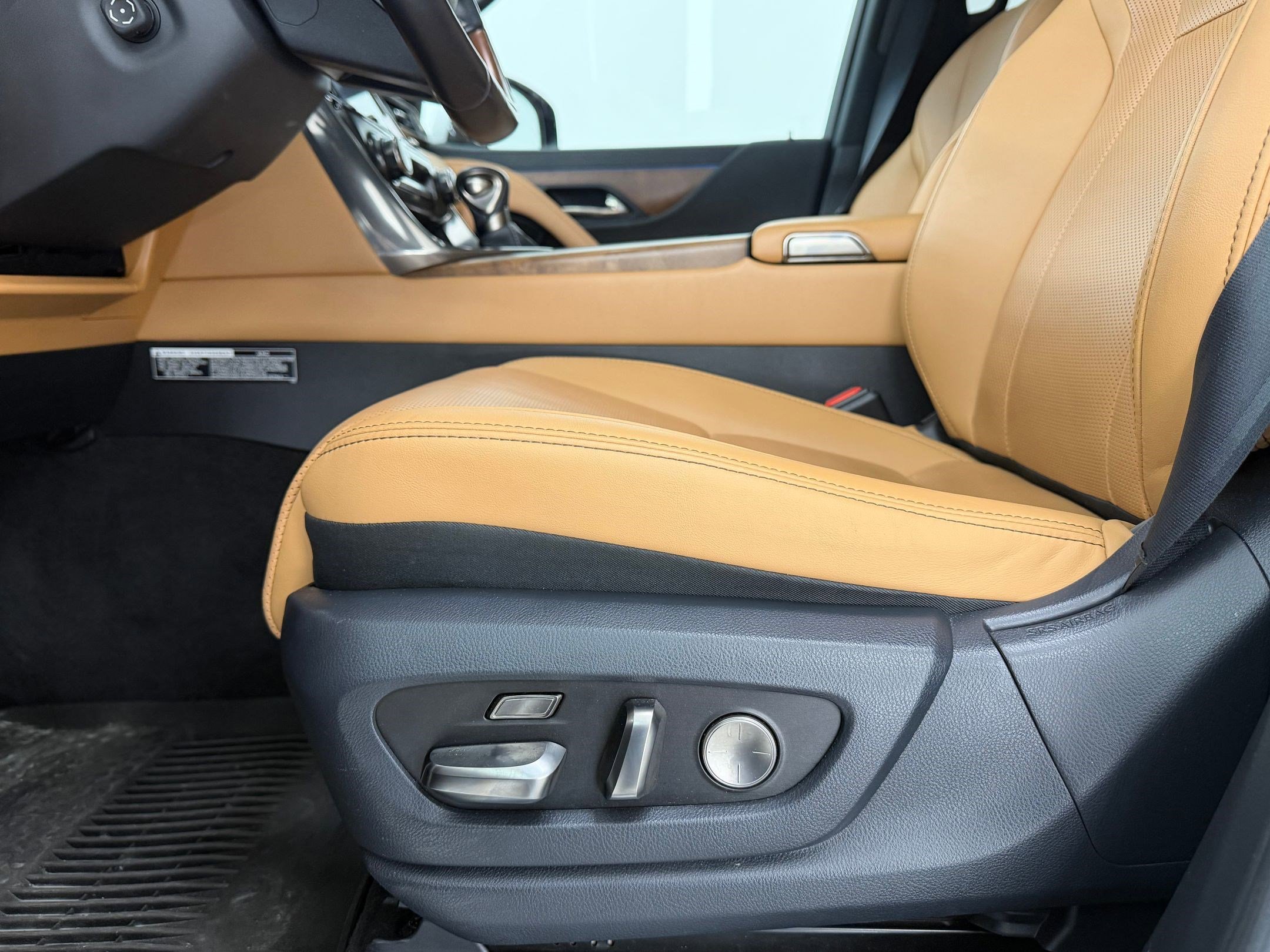 Used 2023 Lexus LX 600 4WD w/ Luxury Package image 12
