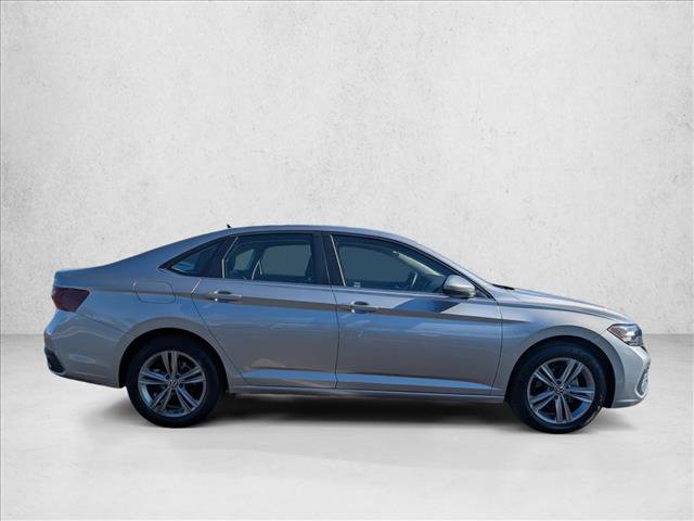 Used 2024 Volkswagen Jetta SE image 4