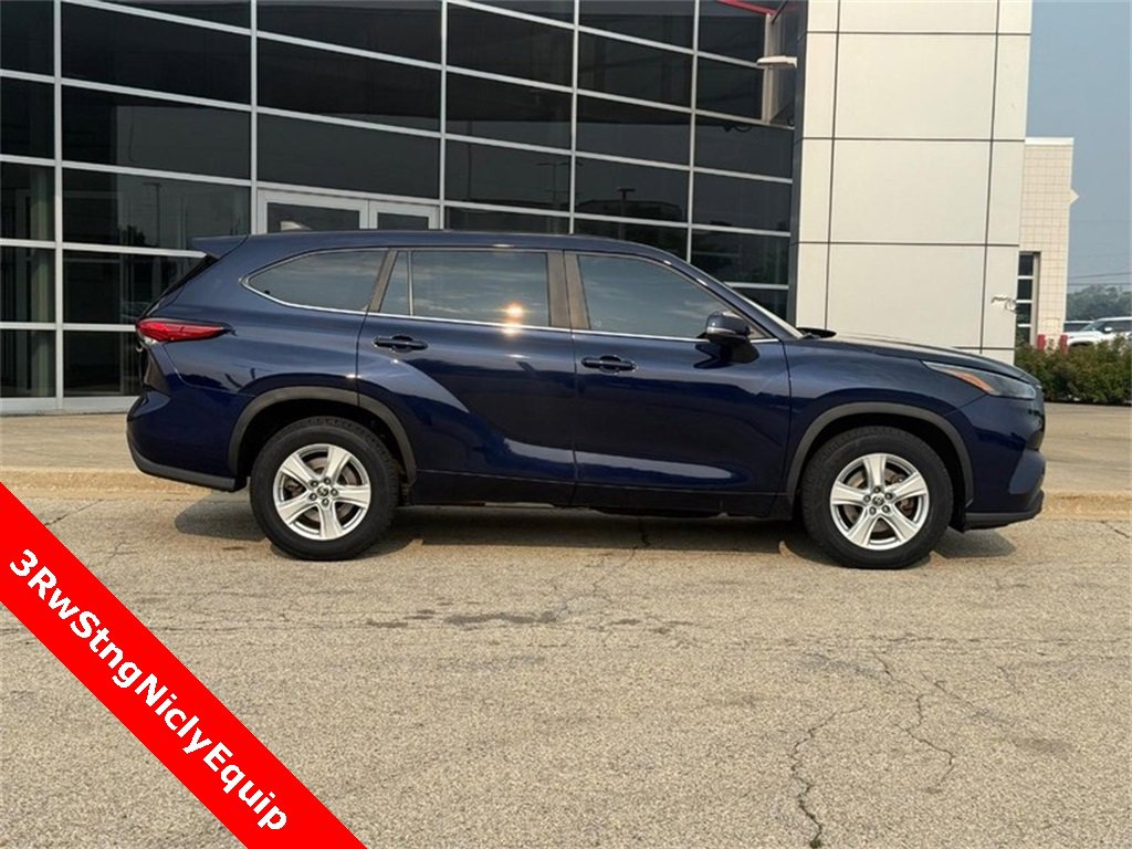 Used 2023 Toyota Highlander LE image 2