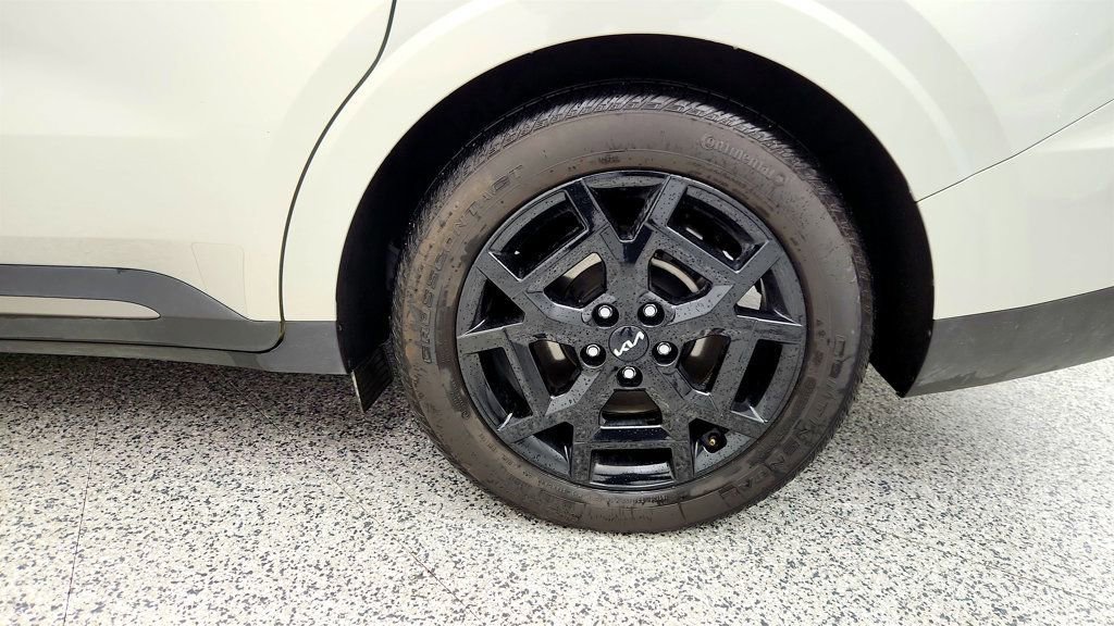 Used 2025 Kia Carnival SX Prestige image 9