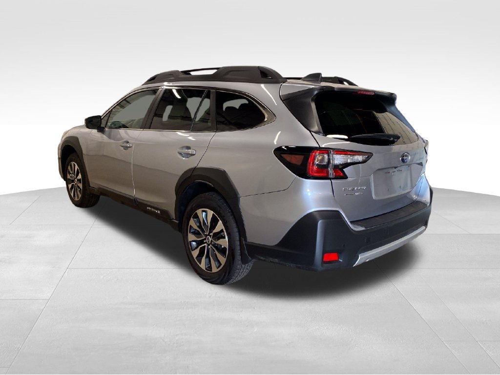 Certified 2025 Subaru Outback Limited AWD/4WD image 2
