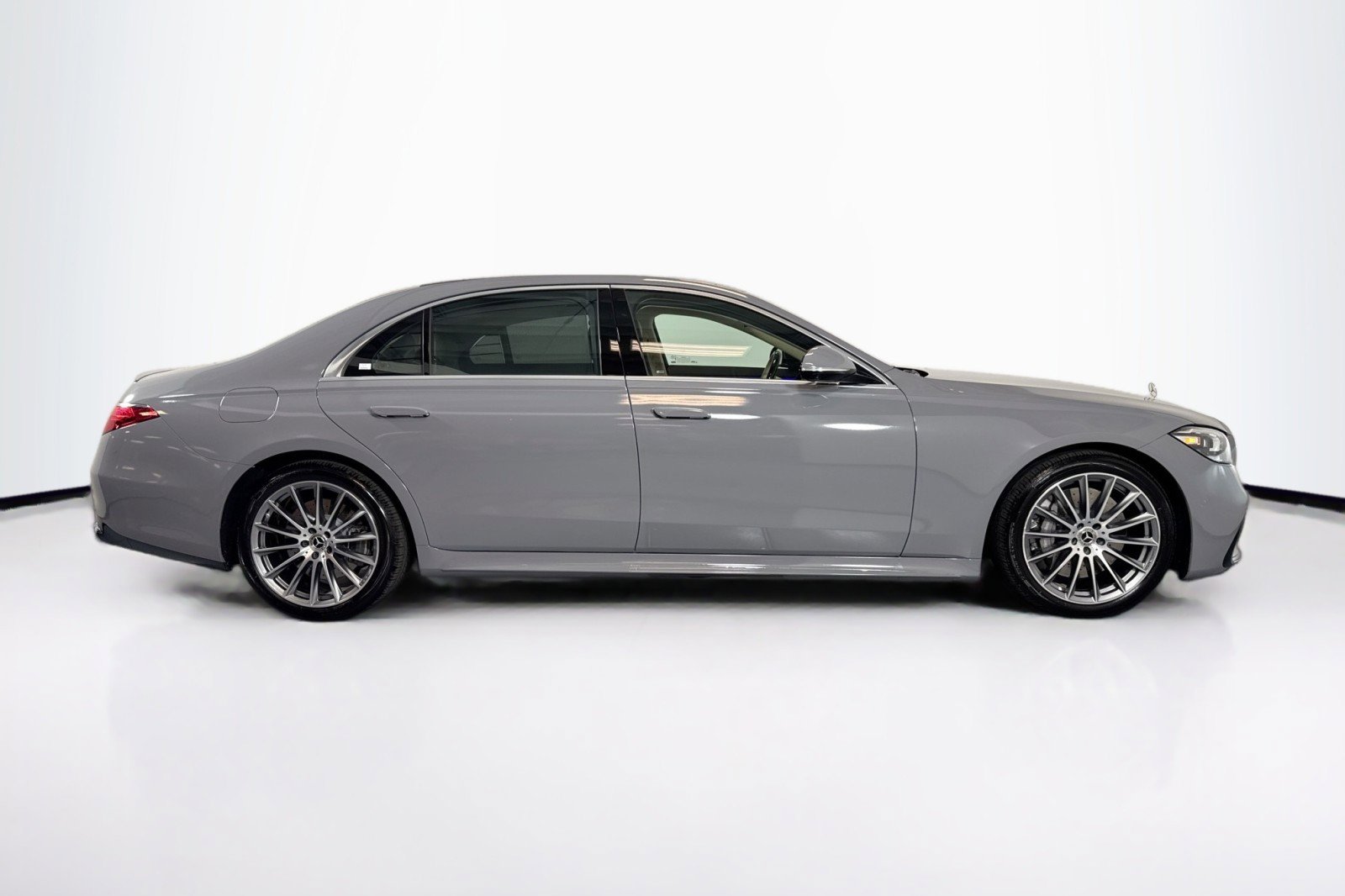 Certified 2025 Mercedes-Benz S 580 4MATIC Sedan image 4