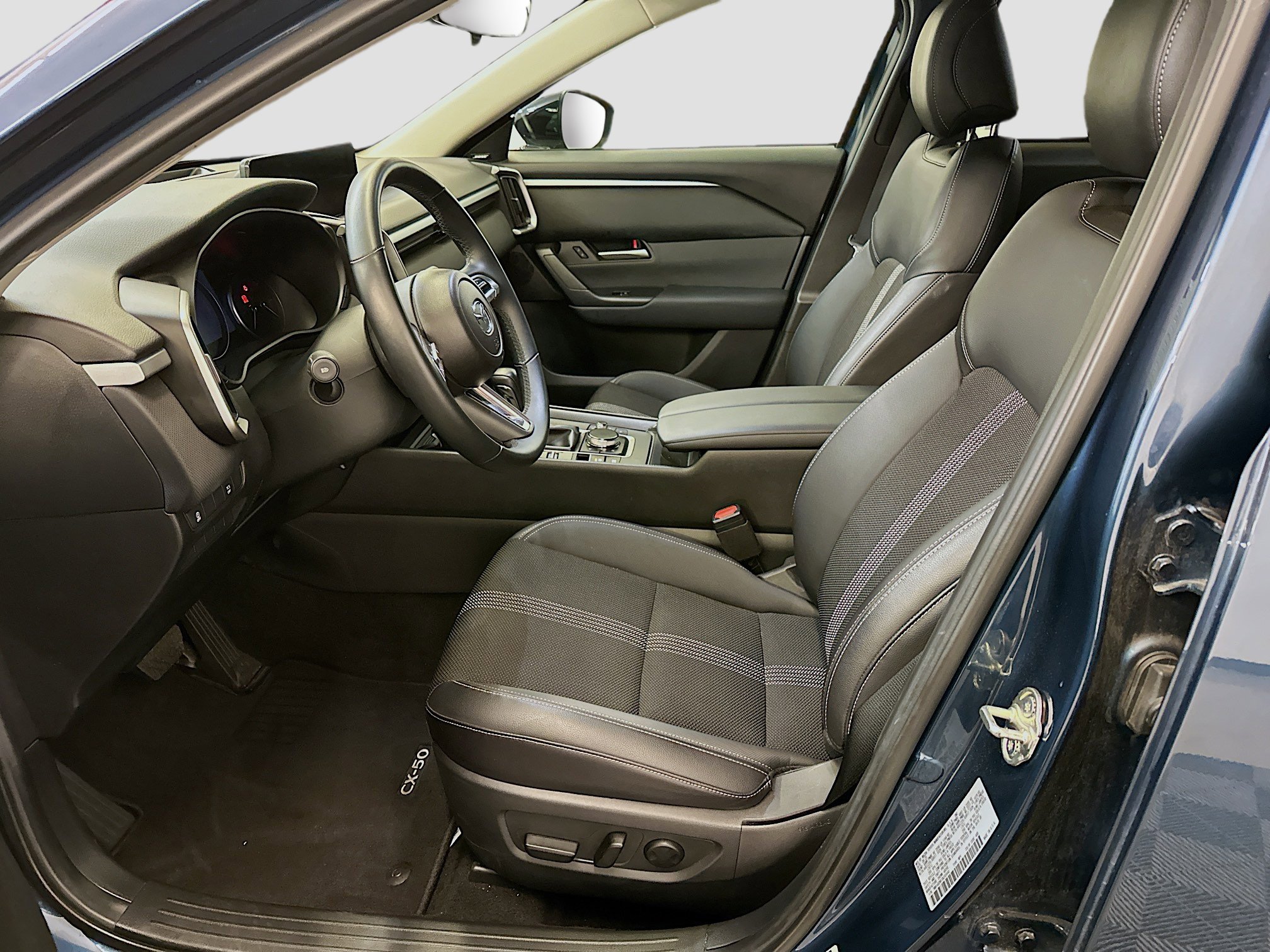 Used 2025 MAZDA CX-50 AWD 2.5 S w/ Premium Package image 13