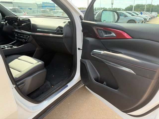 Used 2025 Chevrolet Traverse Z71 AWD/4WD image 23