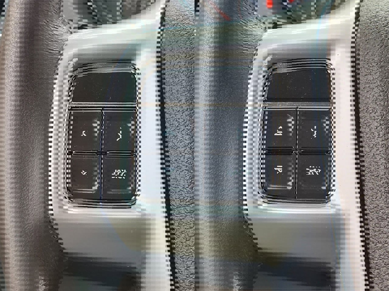 Used 2011 Chrysler Town & Country Touring-L image 26