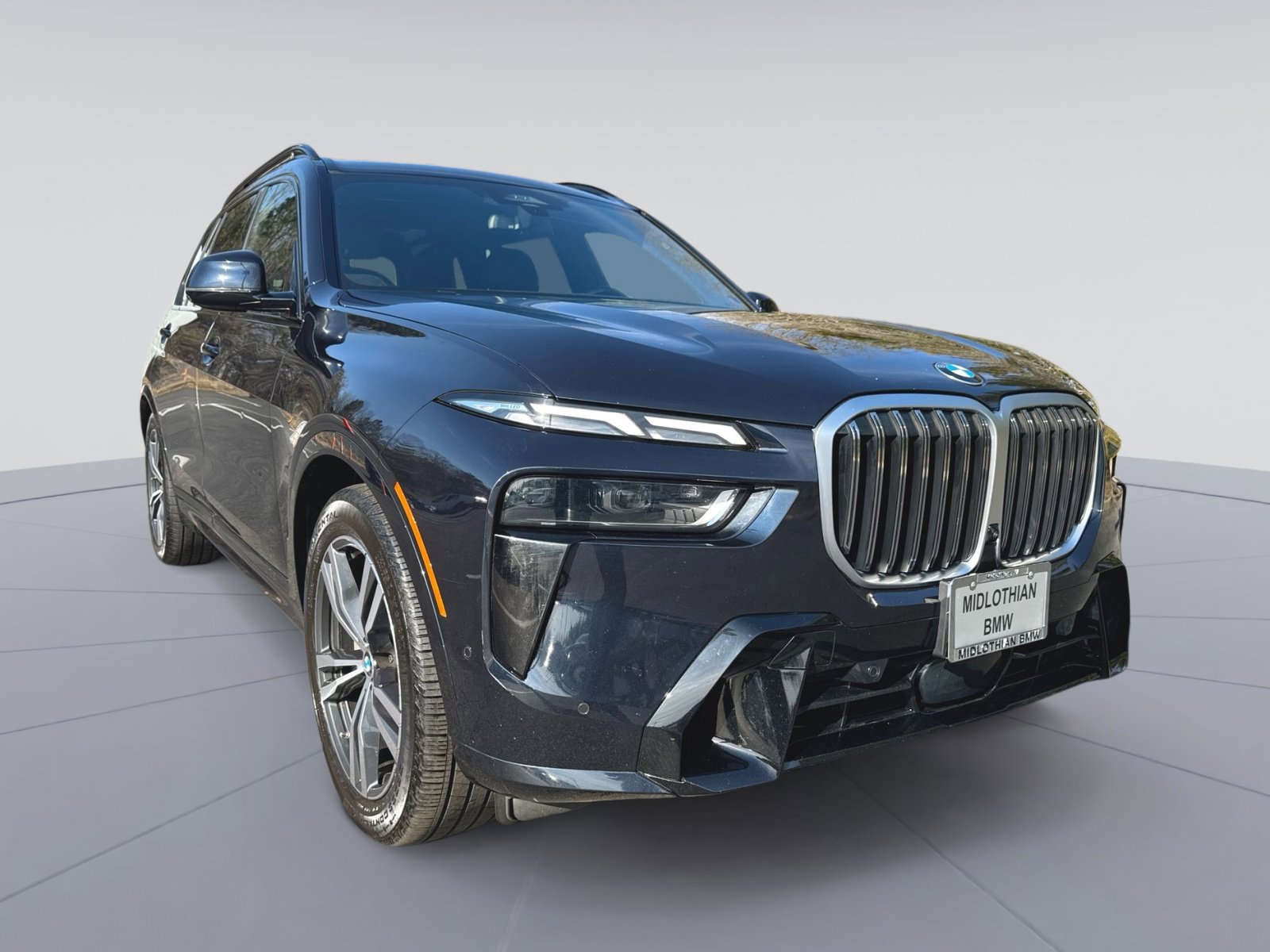 Used 2023 BMW X7 xDrive40i w/ M Sport Package image 3