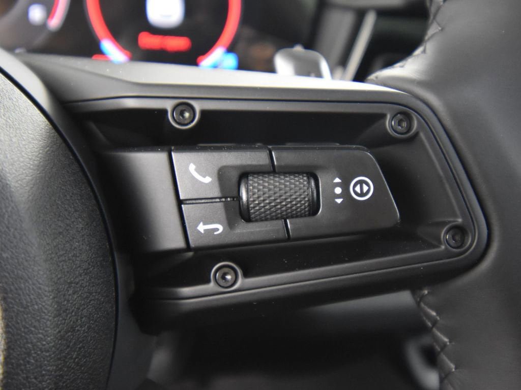 Used 2025 Porsche Cayenne image 29