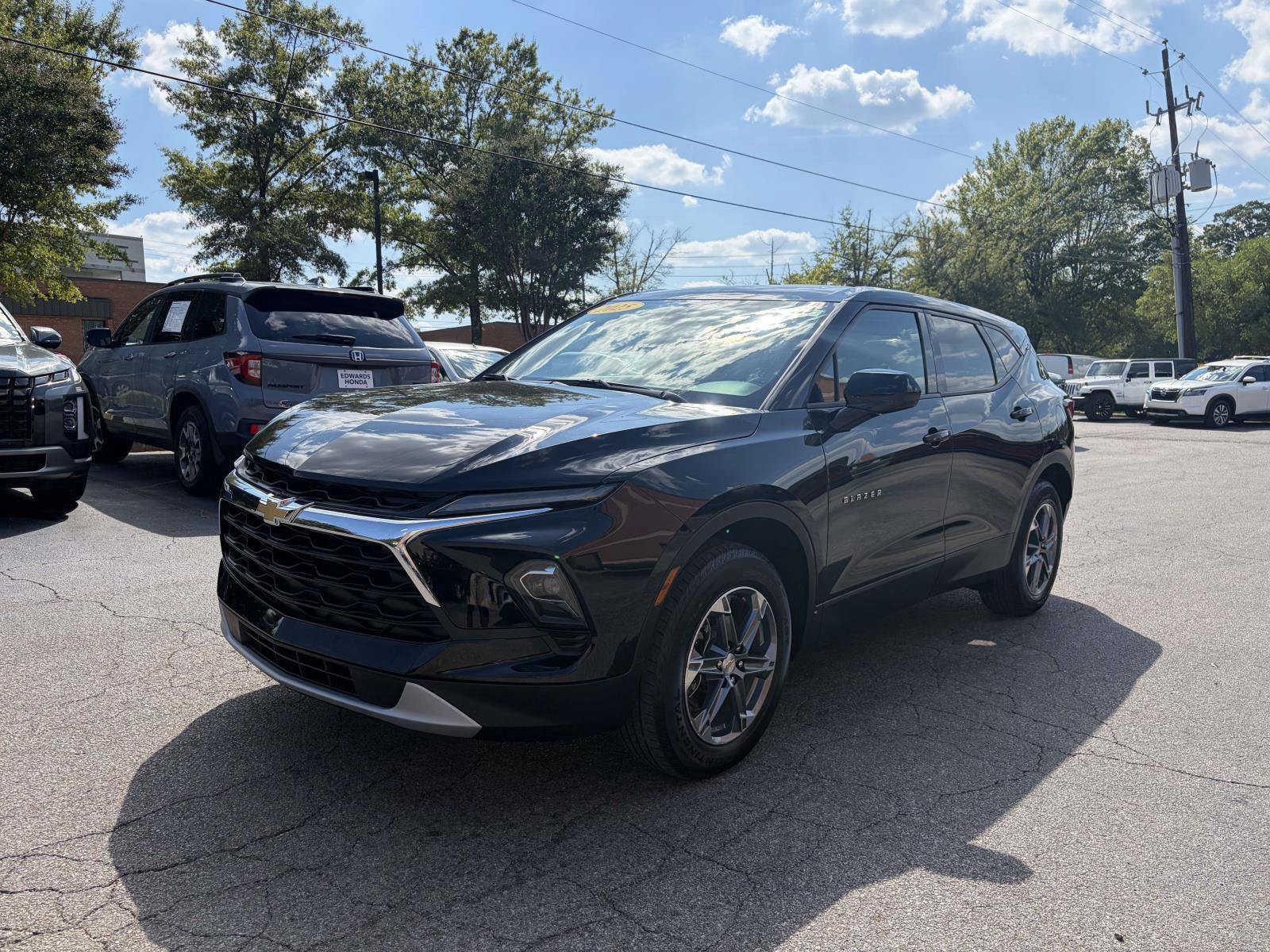 Used 2025 Chevrolet Blazer LT FWD image 25