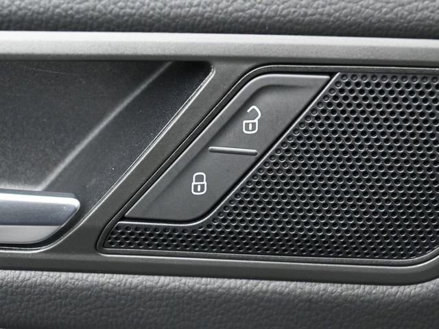 Used 2022 Volkswagen Tiguan S image 13