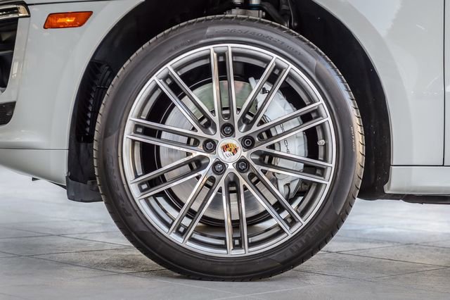 Used 2020 Porsche Macan Turbo image 13