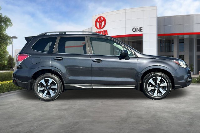 Used 2017 Subaru Forester 2.5i Limited AWD/4WD image 3