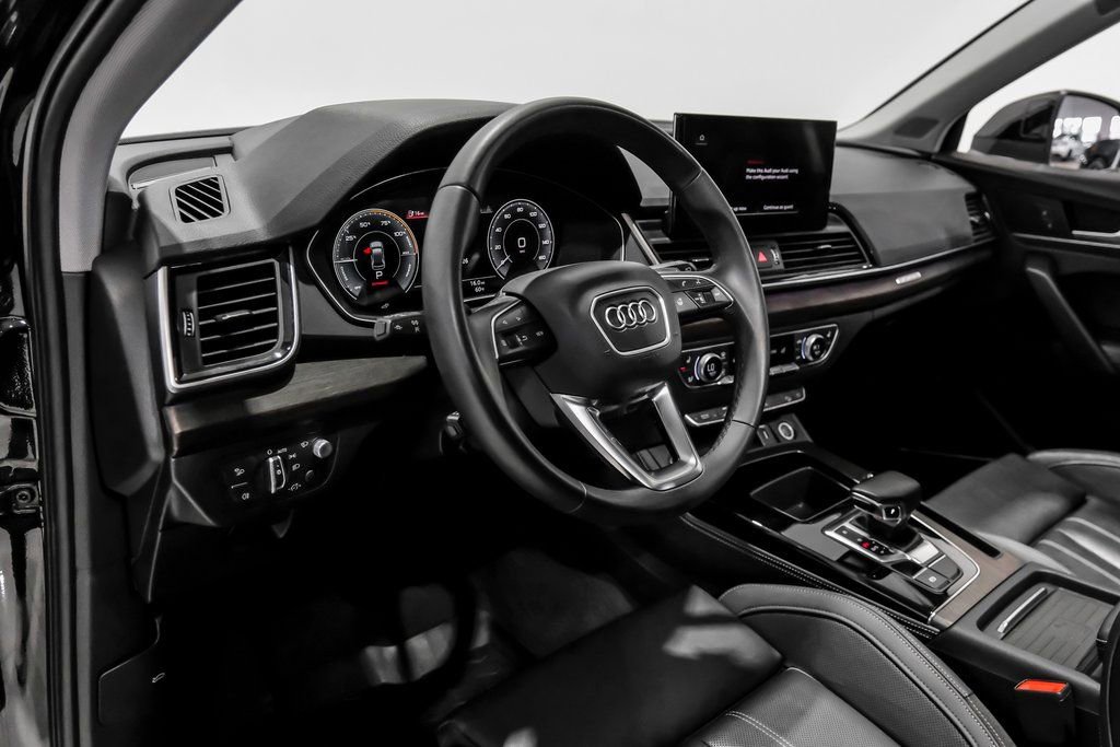 Used 2024 Audi Q5 e Prestige w/ Prestige Package image 5