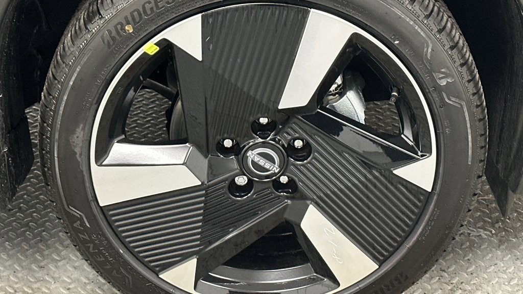 New 2025 Nissan Kicks SR w/ SR Premium Package image 13