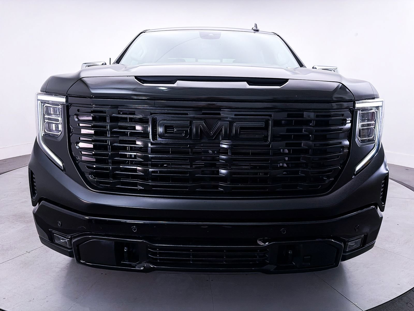 Used 2022 GMC Sierra 1500 Denali w/ Technology Package AWD/4WD image 14