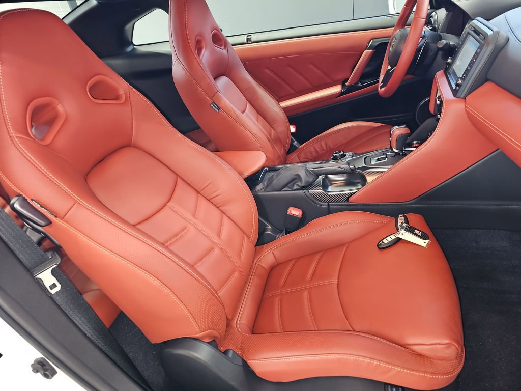 Used 2024 Nissan GT-R Premium w/ Premium Interior Package image 35