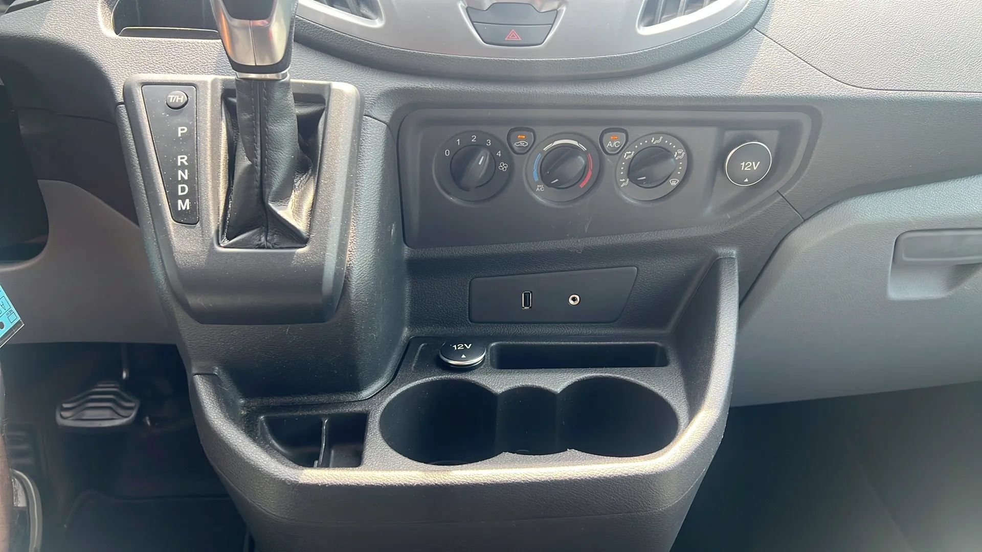 Used 2015 Ford Transit 150 XLT RWD image 21