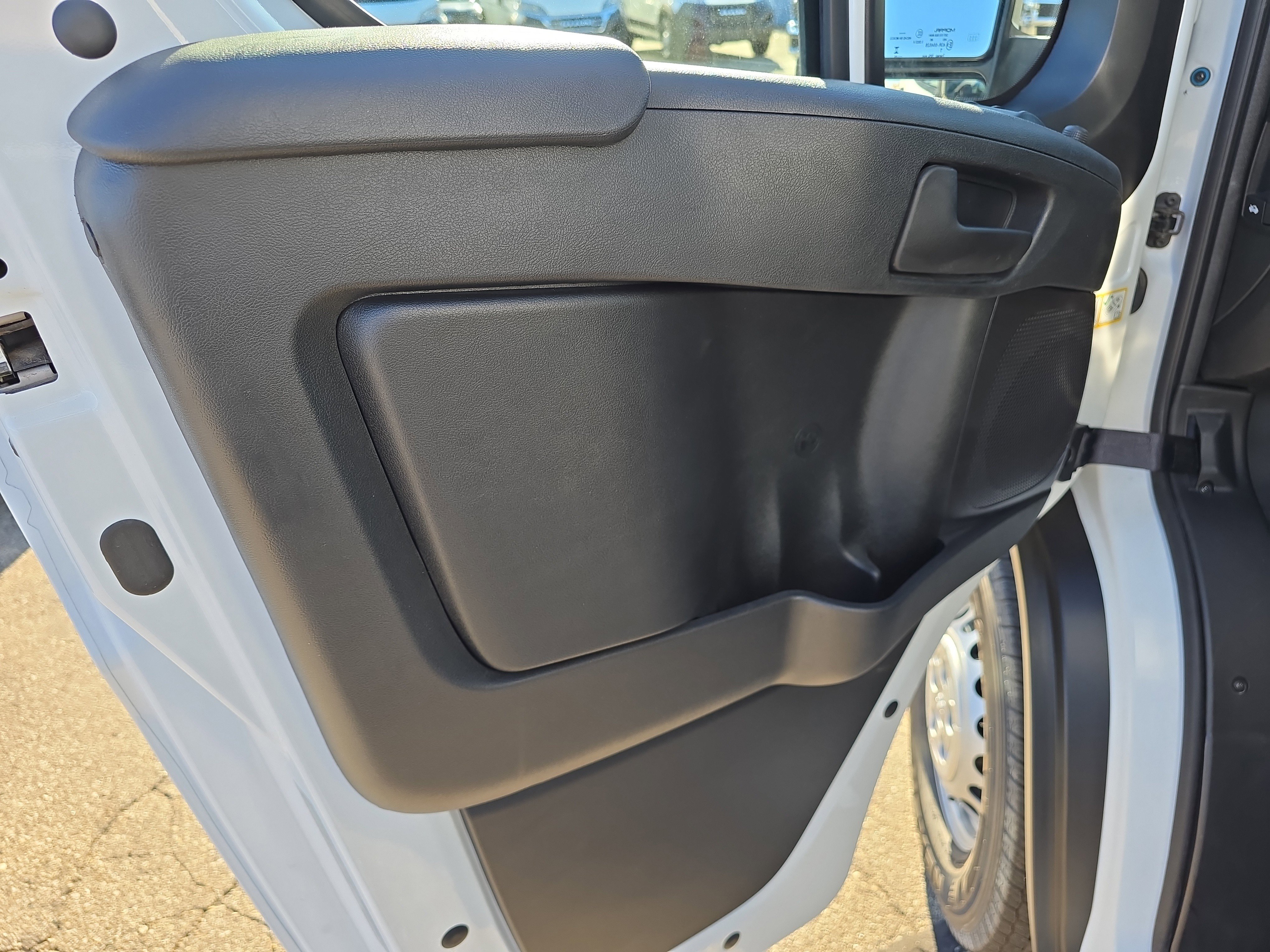 Used 2025 RAM ProMaster 2500 w/ Convenience Group image 11