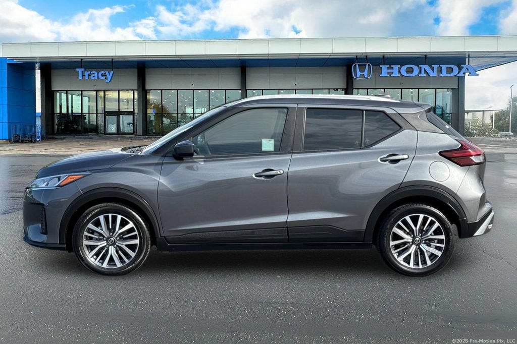 Used 2021 Nissan Kicks SV FWD image 12
