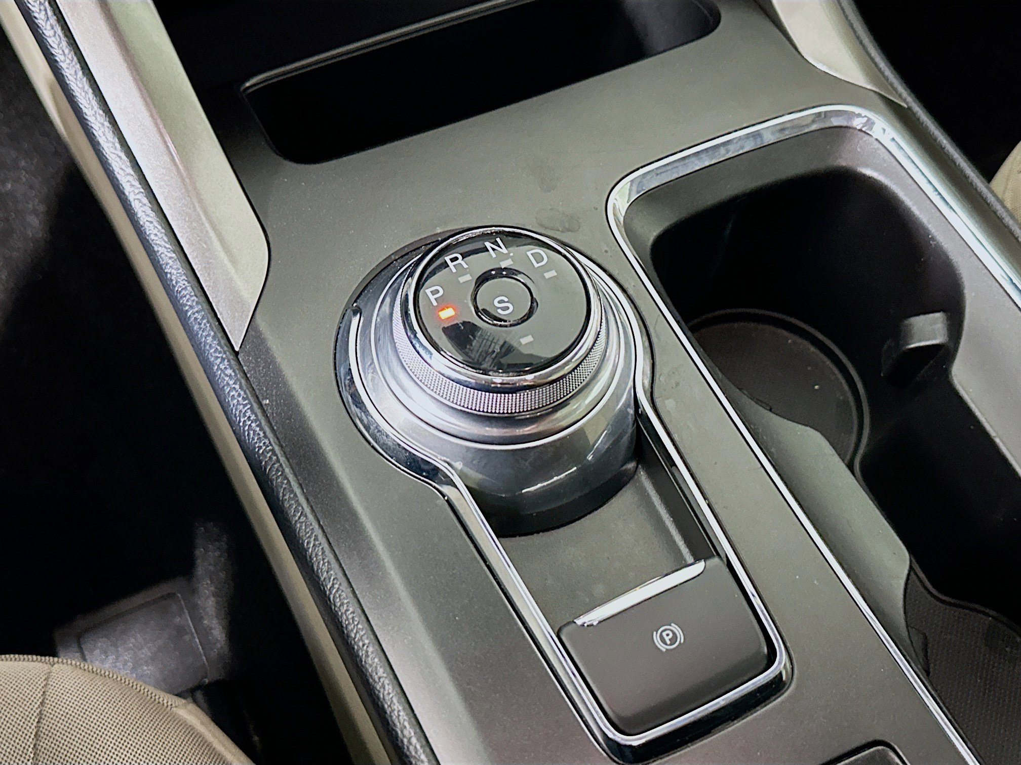 Used 2019 Ford Fusion SE image 25