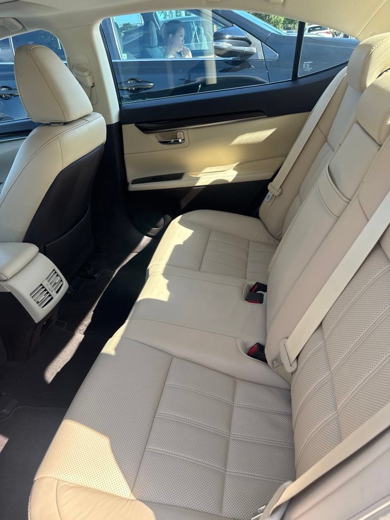 Used 2018 Lexus ES 350 w/ Luxury Package w/Wood Trim FWD image 4