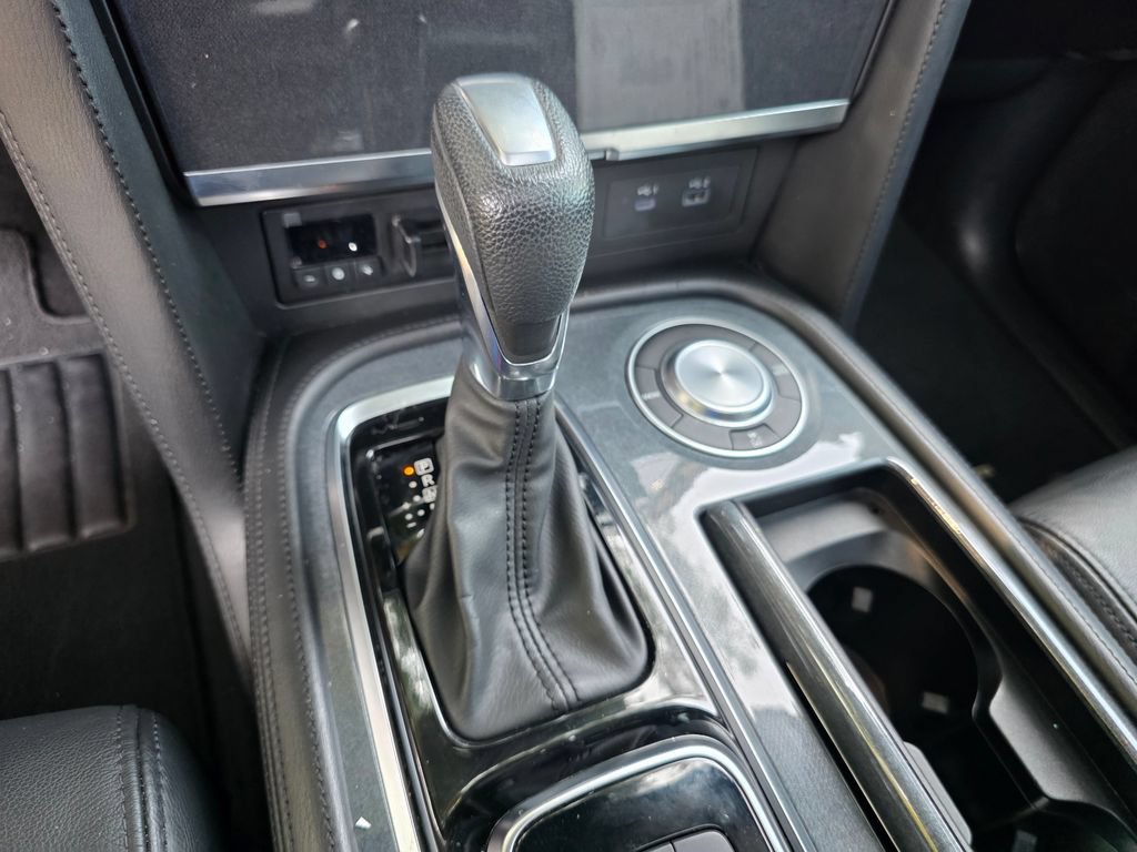 Used 2023 Nissan Armada SL w/ Midnight Edition Package RWD image 18