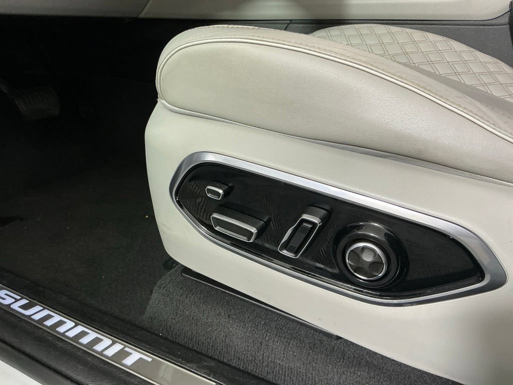 Used 2023 Jeep Grand Cherokee L Summit w/ Advanced Protech Group IV RWD image 19