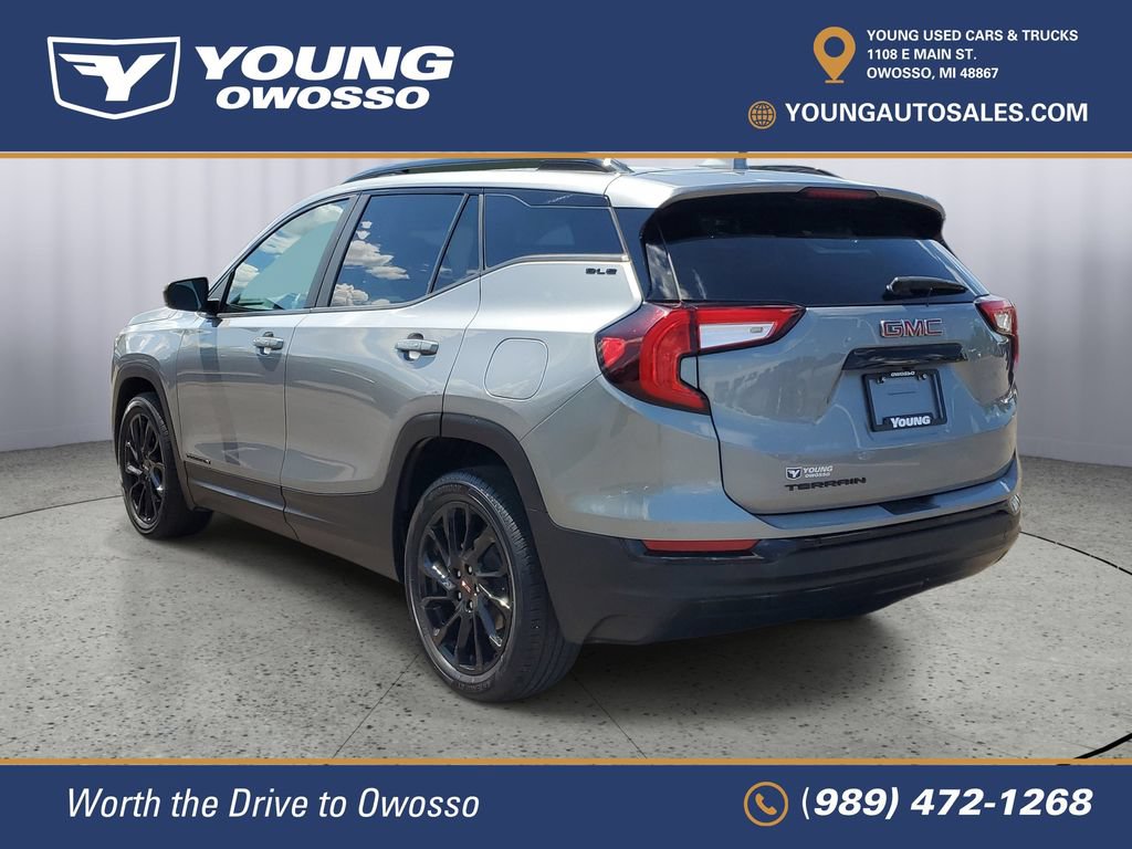 Used 2023 GMC Terrain SLE w/ Driver Convenience Package FWD image 4
