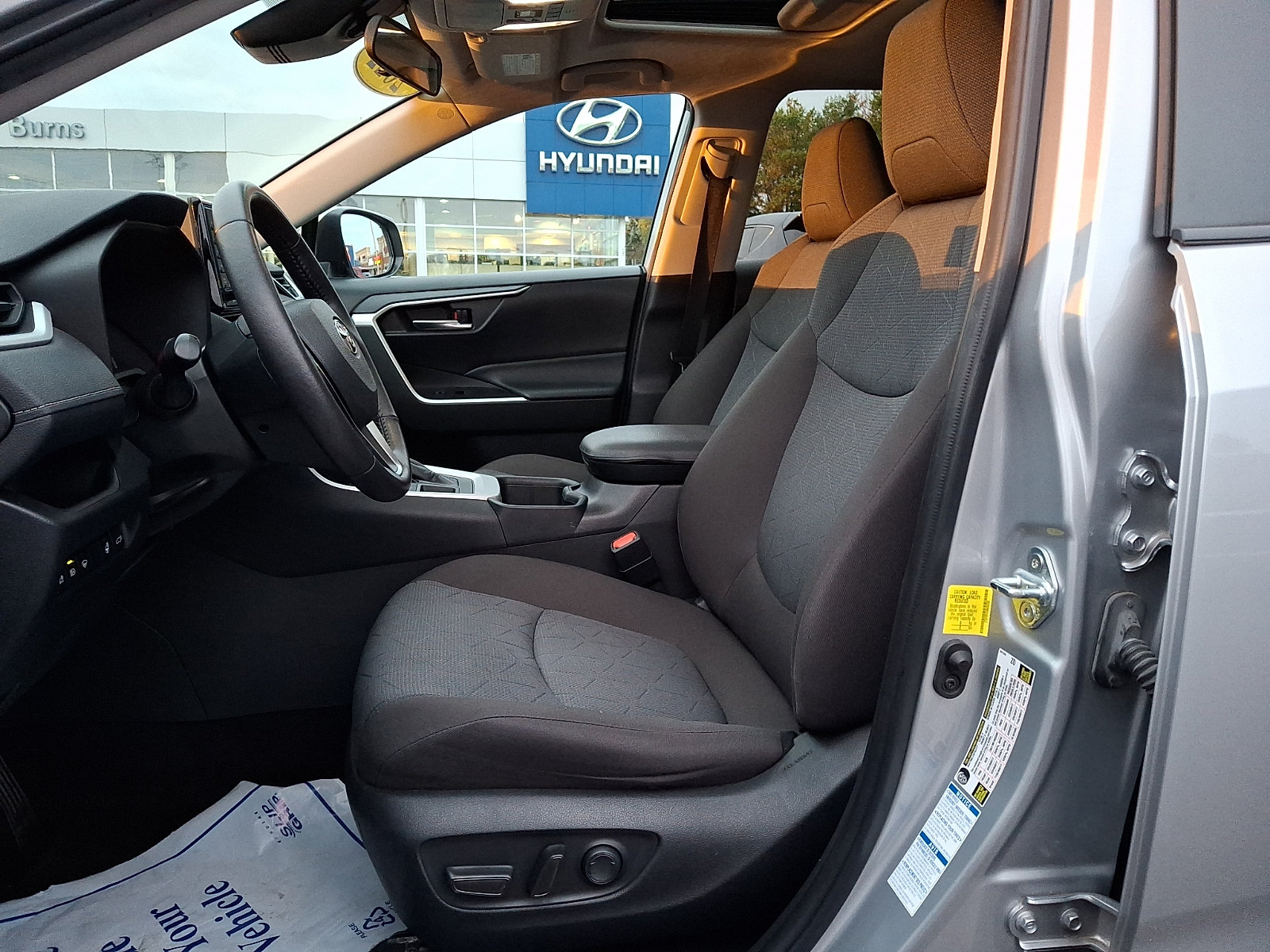 Used 2022 Toyota RAV4 XLE w/ Convenience Package AWD/4WD image 13