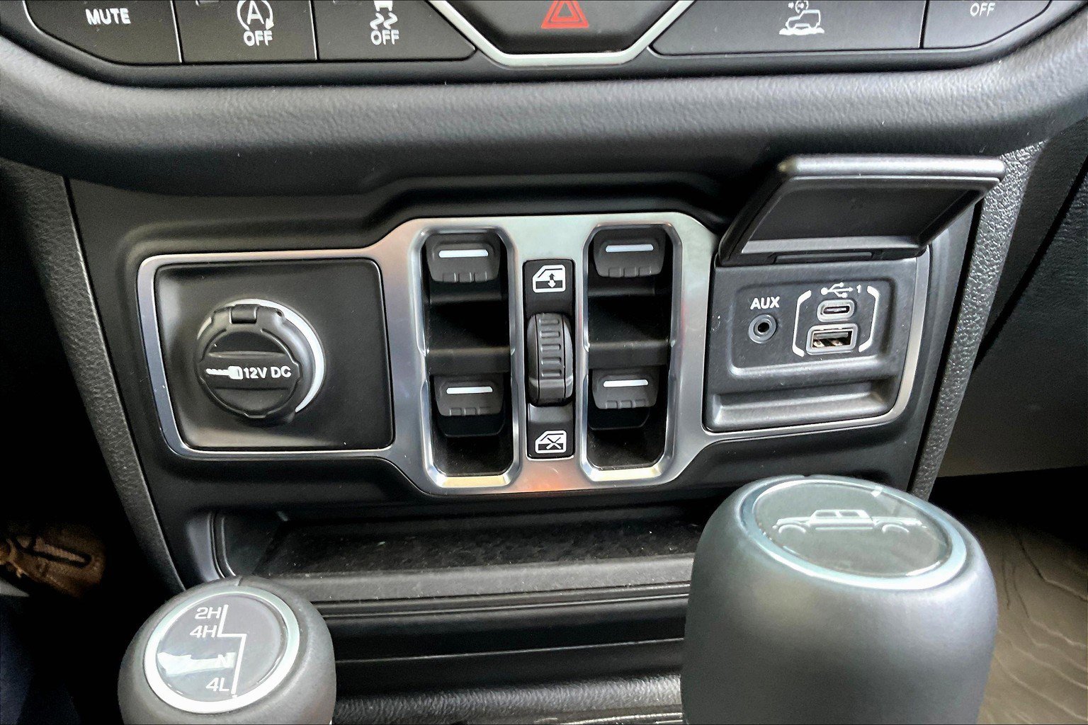 Certified 2025 Jeep Gladiator Sport image 19