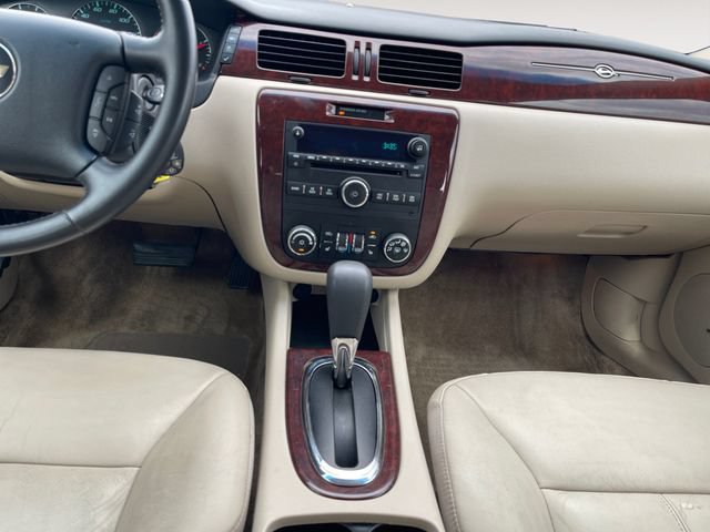 Used 2009 Chevrolet Impala LTZ FWD image 11