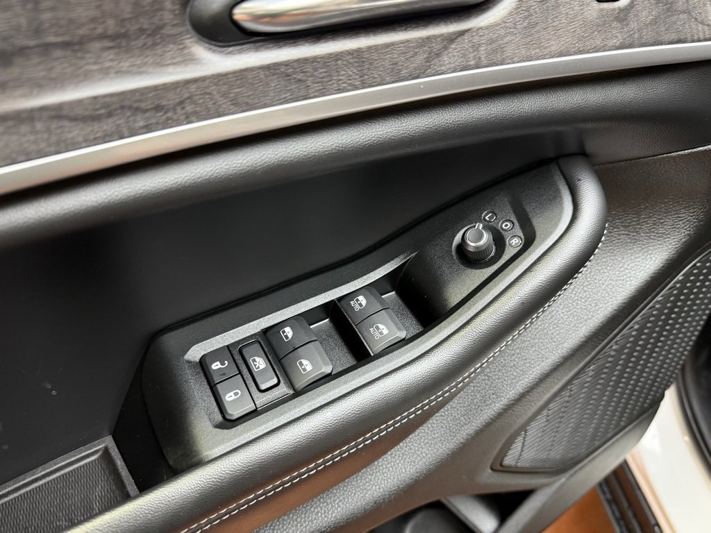 Used 2025 Jeep Grand Cherokee Limited image 25