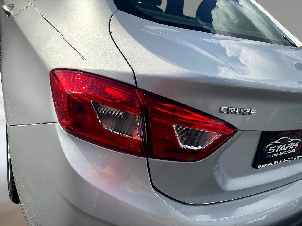 Used 2019 Chevrolet Cruze LS w/ LS Convenience Package FWD image 23