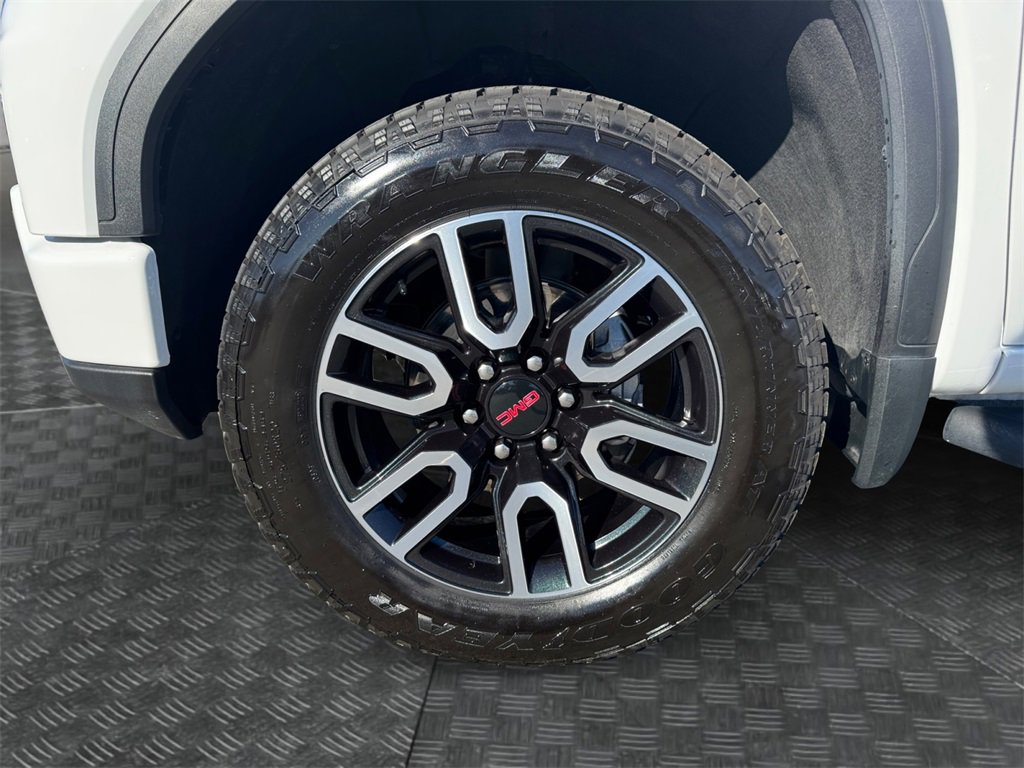 Used 2024 GMC Sierra 1500 AT4 w/ Technology Package image 14