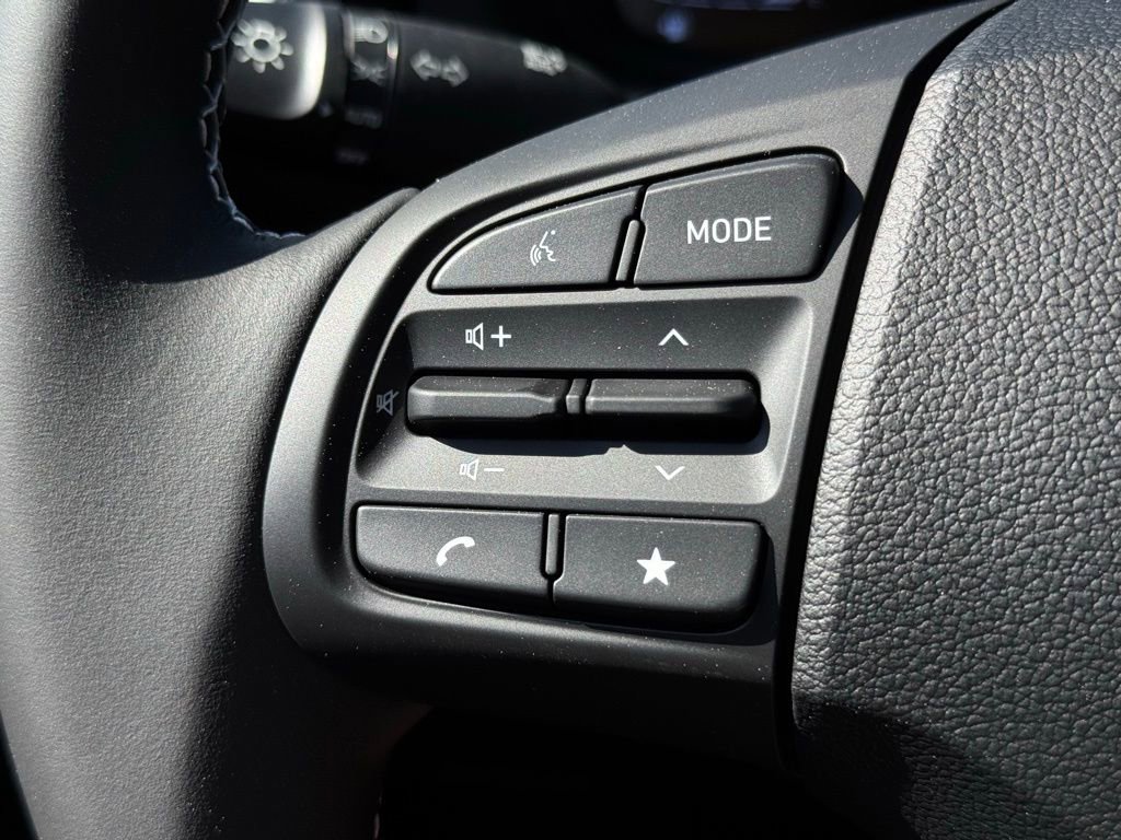 Certified 2025 Hyundai Venue Limited image 22