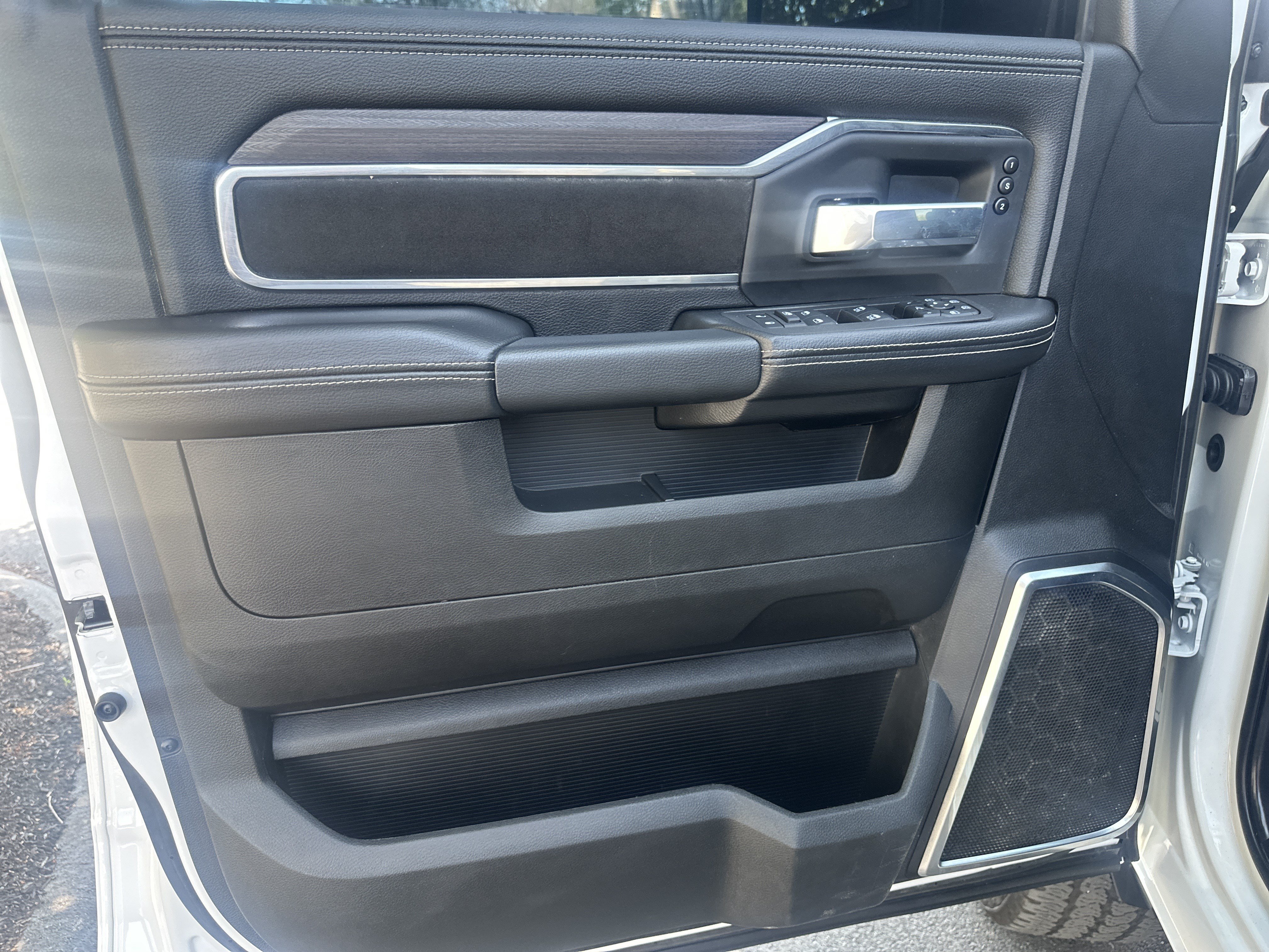 Used 2026 RAM 2500 Laramie AWD/4WD image 16