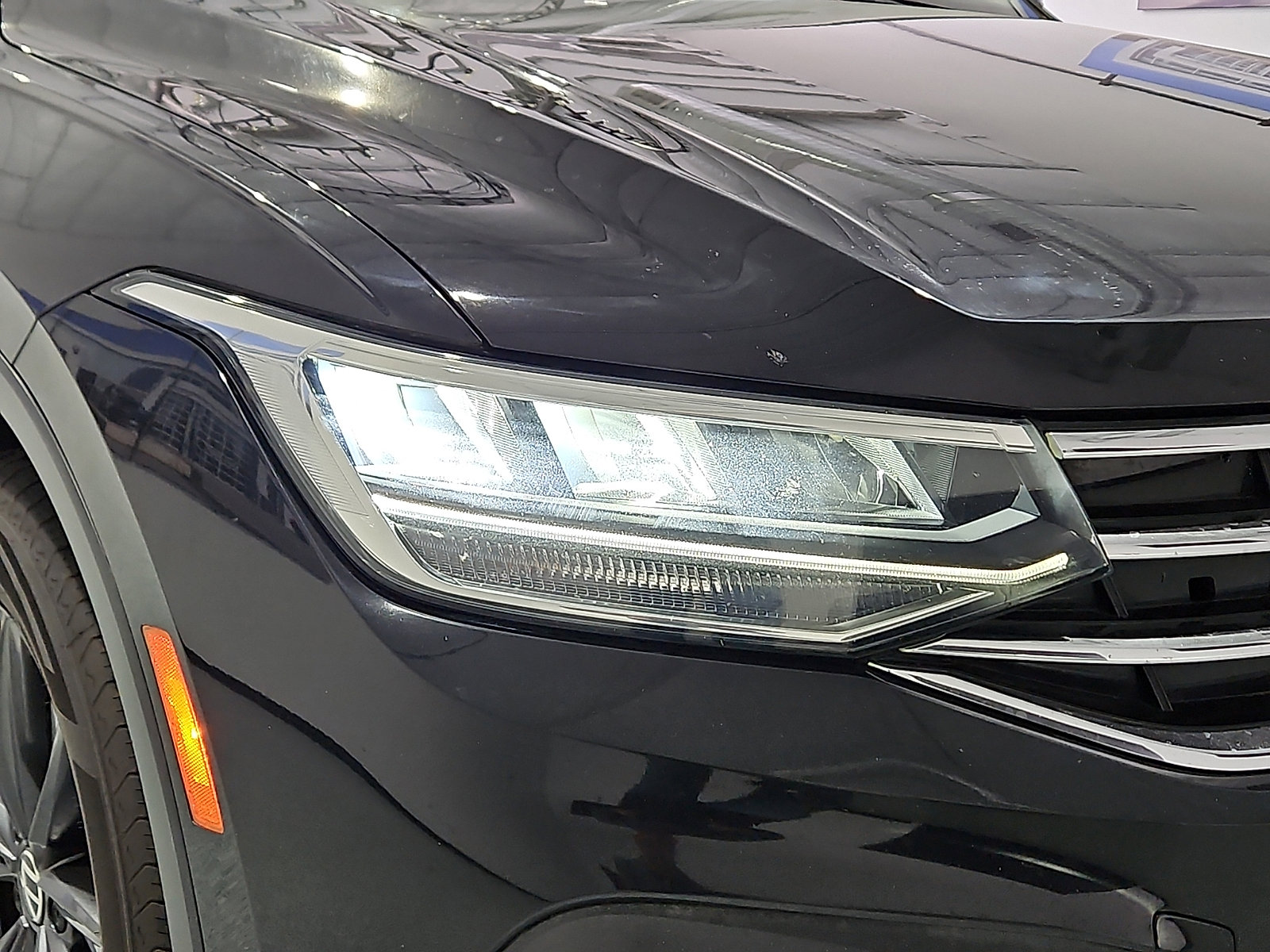 Certified 2023 Volkswagen Tiguan SE w/ Panoramic Sunroof Package FWD image 6