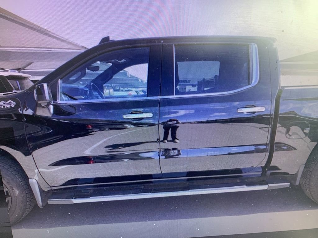 Used 2020 Chevrolet Silverado 1500 High Country w/ Technology Package image 4