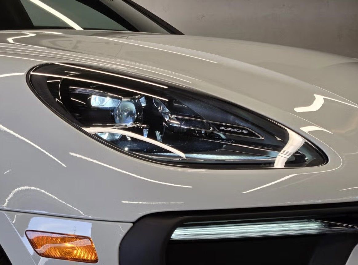 Certified 2025 Porsche Macan AWD/4WD image 18