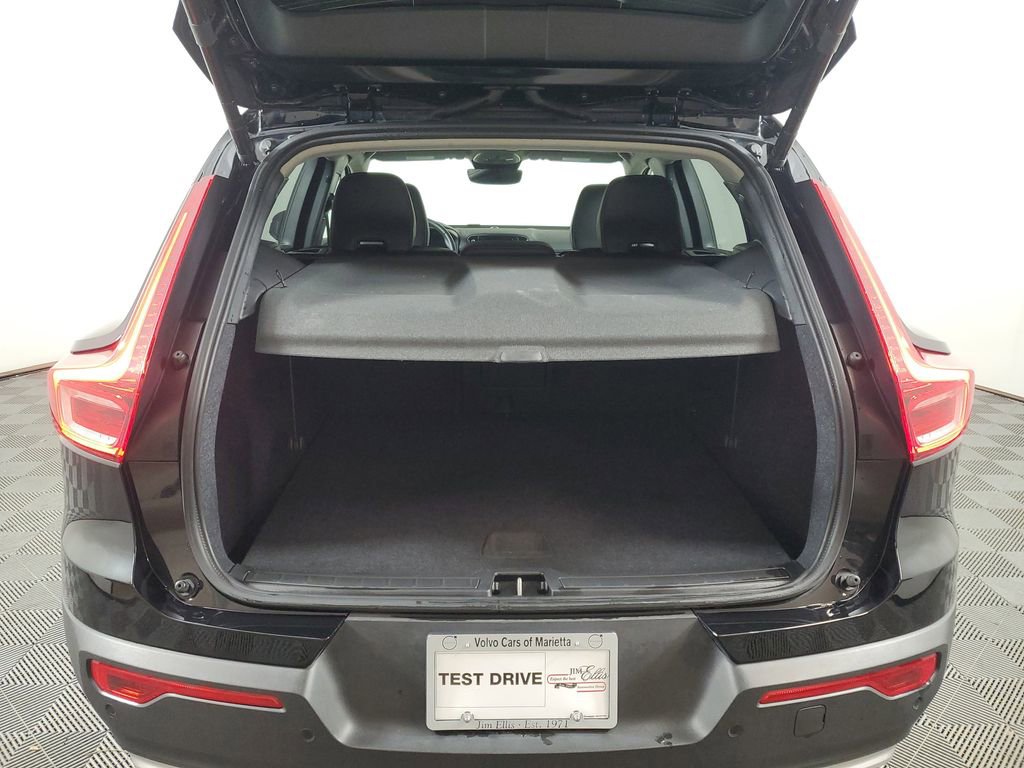 Certified 2025 Volvo XC40 B5 Core image 11
