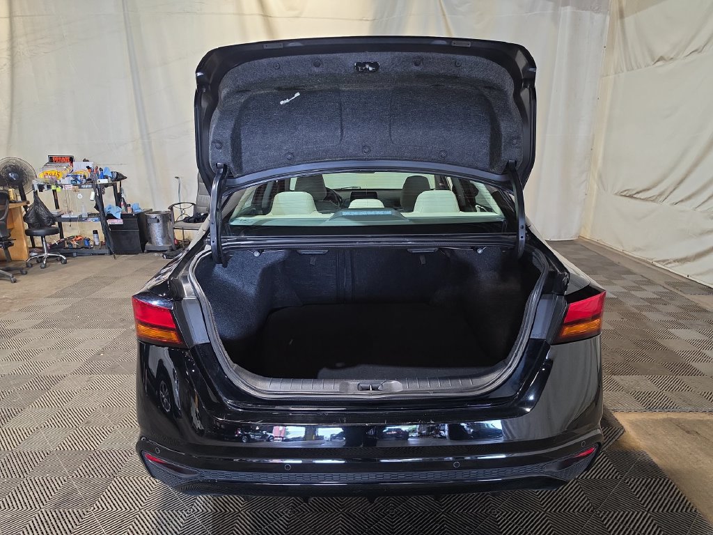 Used 2025 Nissan Altima 2.5 SV FWD image 19